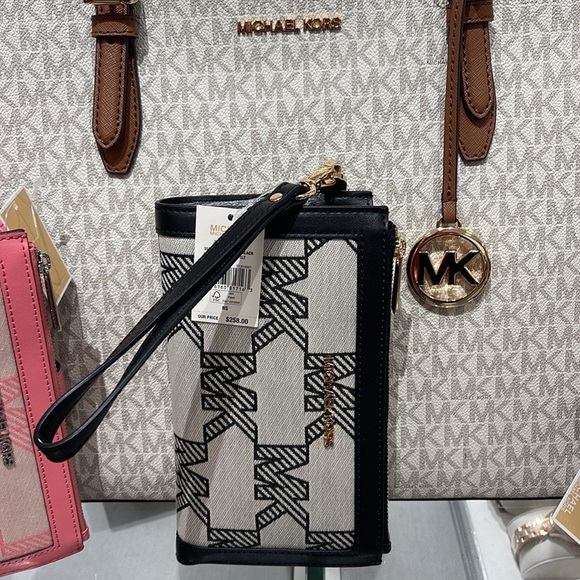 MICHAEL KORS JET SET TRAVEL 35S3GTVW7J LIGHT SAGE LG DOUBLE ZIP WRISTLET-WALLET- - Picture 16 of 16